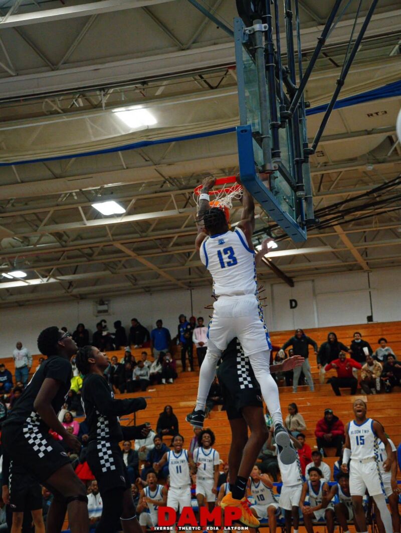 Image for the Tweet beginning: Kudos to the basketball team