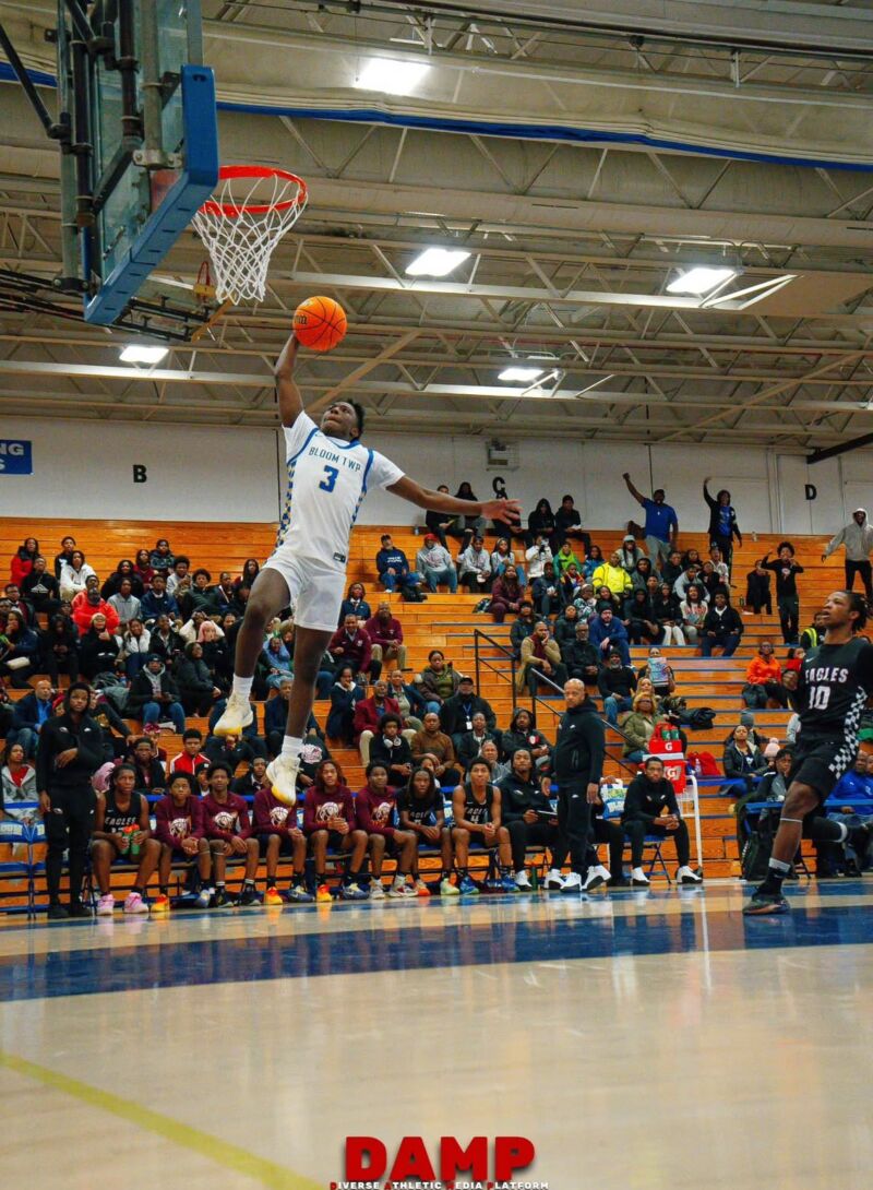 Image for the Tweet beginning: Kudos to the basketball team