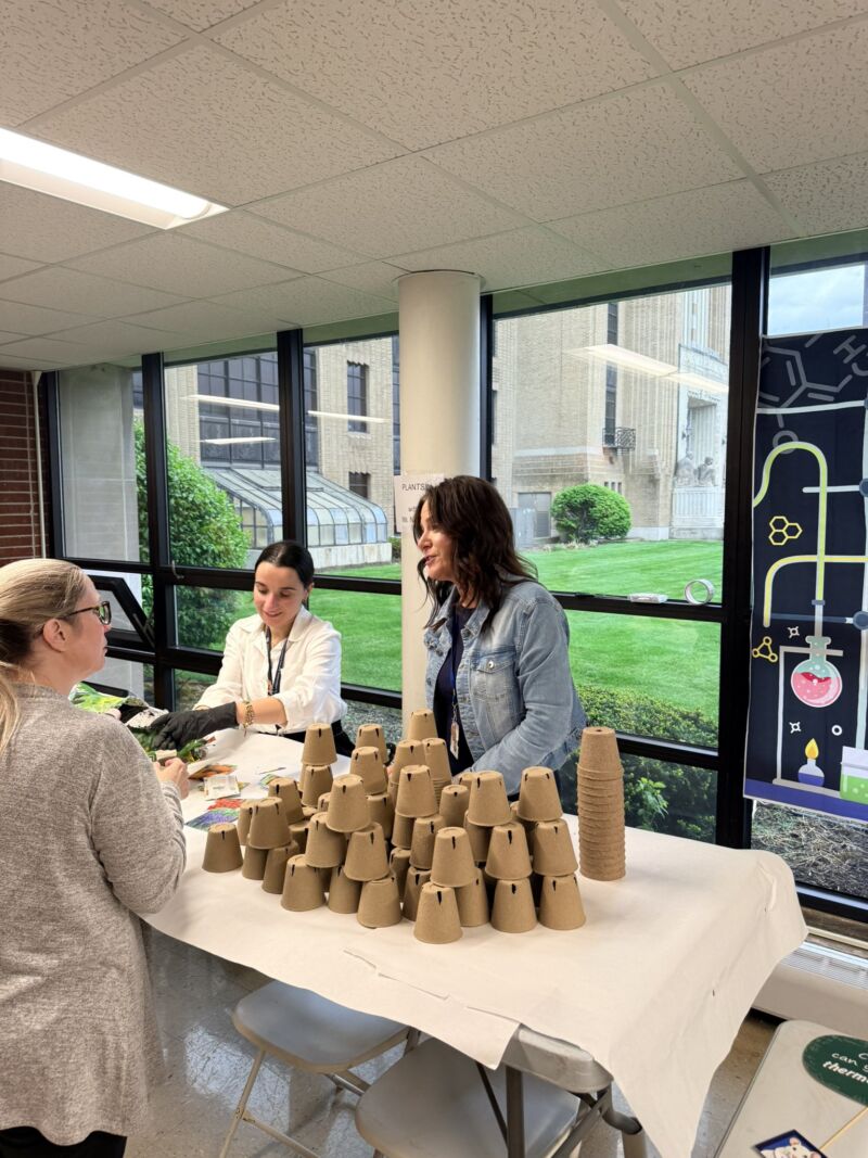 Image for the Tweet beginning: Science Expo 