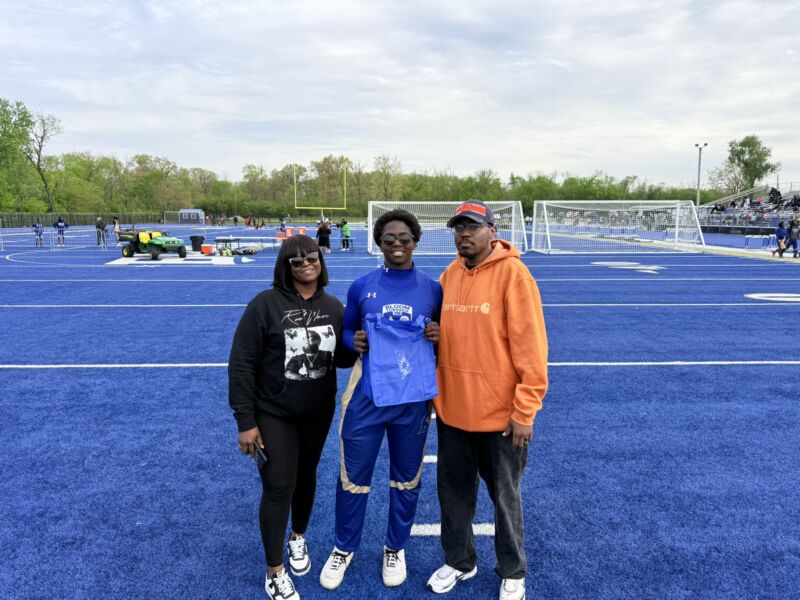 Image for the Tweet beginning: Track and Field Senior Night